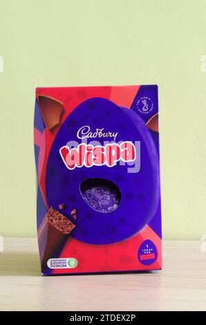 Egg de Pâques au chocolat Wispa de Cadbury, Royaume-Uni Banque D'Images