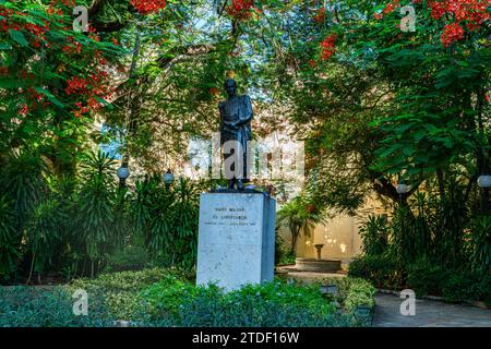 Statue de Simon Bolivar dans un petit parc dans la vieille ville de la Havane, Cuba, Antilles, Amérique centrale Banque D'Images