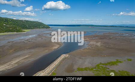 Aérien de la rivière gouffre qui coule dans la St. Lawrence River, Québec, Canada, Amérique du Nord Banque D'Images