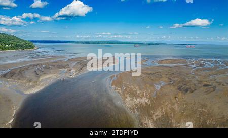 Aérien de la rivière gouffre qui coule dans la St. Lawrence River, Québec, Canada, Amérique du Nord Banque D'Images