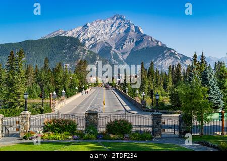 La ville de Banff avec Cascade Mountain en arrière-plan, l'Alberta, les montagnes Rocheuses, le Canada, l'Amérique du Nord Banque D'Images