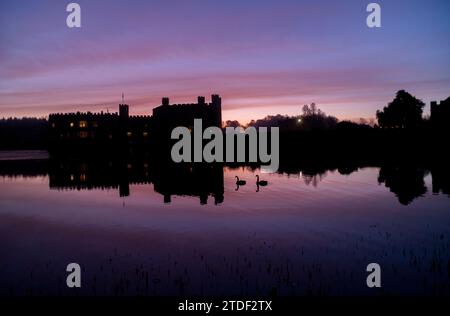 Château de Leeds à l'aube, près de Maidstone, Kent, Angleterre, Royaume-Uni, Europe Banque D'Images