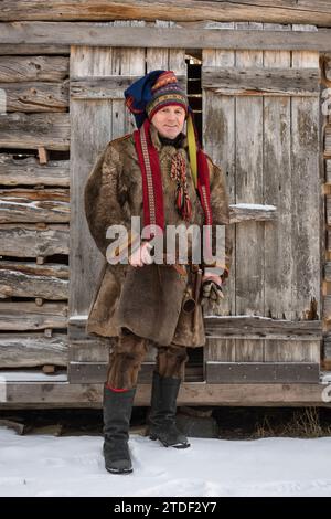 Sami homme en robe traditionnelle, Finlande, Europe Banque D'Images