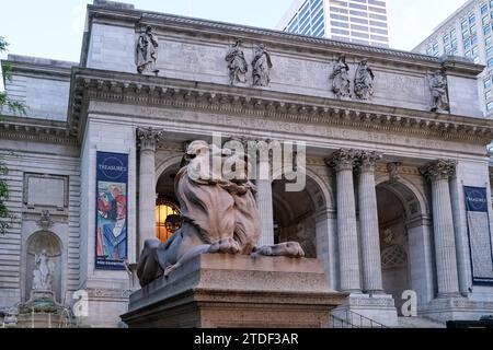 Détail architectural de la New York public Library (NYPL), deuxième plus grande aux États-Unis et quatrième au monde, New York City Banque D'Images