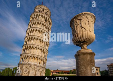Vue de la tour penchée de Pise, site du patrimoine mondial de l'UNESCO, Pise, province de Pise, Toscane, Italie, Europe Banque D'Images