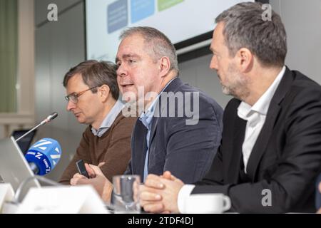 Bruxelles, Belgique. 18 décembre 2023. Geert Langenus, économiste DE LA BNB/NBB, est photographié lors d'une conférence de presse de la banque nationale belge BNB/NBB pour présenter les prévisions économiques annuelles, lundi 18 décembre 2023 à Bruxelles. BELGA PHOTO JONAS ROOSENS crédit : Belga News Agency/Alamy Live News Banque D'Images