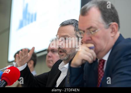 Bruxelles, Belgique. 18 décembre 2023. Pierre Wunsch, gouverneur de la Banque nationale (BNB-NBB), est photographié lors d'une conférence de presse de la Banque nationale belge BNB/NBB pour présenter les prévisions économiques annuelles, lundi 18 décembre 2023 à Bruxelles. BELGA PHOTO JONAS ROOSENS crédit : Belga News Agency/Alamy Live News Banque D'Images