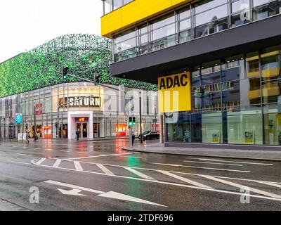 Koblenz, Allemagne - 19 janvier 2021 : rue plutôt vide devant le bureau de l'Association automobile allemande ADAC Banque D'Images