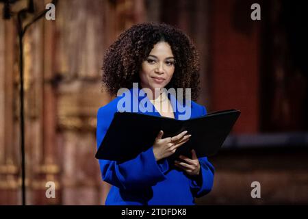 Leonie Elliott donne une lecture pendant les Royal Carols - ensemble au service de Noël à l'abbaye de Westminster à Londres. Date de la photo : Vendredi 8 décembre 2023. Banque D'Images