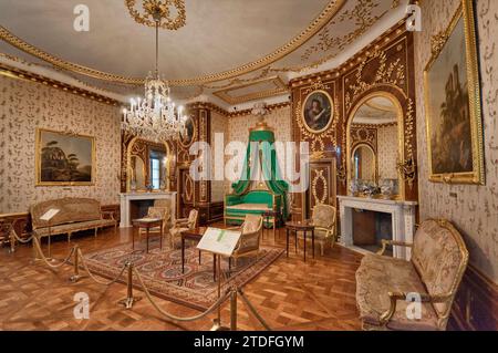 La chambre du roi, recréée après la destruction de la Seconde Guerre mondiale par les troupes allemandes, au château royal de Varsovie, en Pologne Banque D'Images