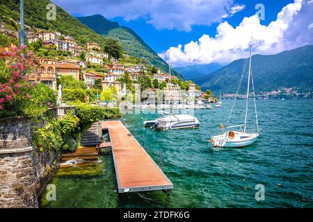 Lac de Côme, front de mer idyllique dans le village d'Ossuccio vue, région Lombardie de l'Italie Banque D'Images