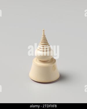 Stempel, anonyme, 1800 - 1899 timbre sous forme de stupa. Un tambour est représenté sur le timbre. Thailand Ivory Stamp sous la forme d'un stupa. Un tambour est représenté sur le timbre. Thaïlande ivoire Banque D'Images