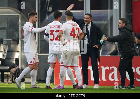 Milan, Italie. 17 décembre 2023. Raffaele Palladino (entraîneur principal de l'AC Monza) lors du match de football de Serie A entre l'AC Milan et l'AC Monza le 17 décembre 2023 au stade San Siro de Milan, Italie - photo Morgese-Rossini/DPPI crédit : DPPI Media/Alamy Live News Banque D'Images