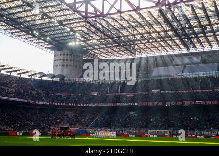 Milan, Italie. 17 décembre 2023. Ambiance au stade San Siro lors du championnat italien Serie A match de football entre l'AC Milan et l'AC Monza le 17 décembre 2023 au stade San Siro de Milan, Italie - photo Morgese-Rossini/DPPI crédit : DPPI Media/Alamy Live News Banque D'Images