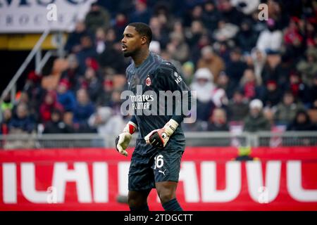 Milan, Italie. 17 décembre 2023. Mike Maignan lors du championnat italien Serie A match de football entre l'AC Milan et l'AC Monza le 17 décembre 2023 au stade San Siro de Milan, Italie - photo Morgese-Rossini/DPPI crédit : DPPI Media/Alamy Live News Banque D'Images