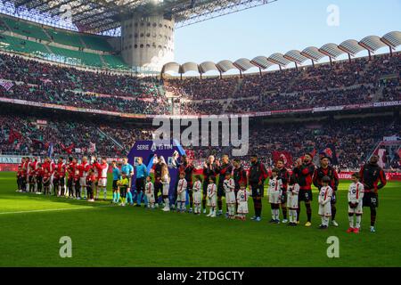 Milan, Italie. 17 décembre 2023. Equipe de l'AC Milan, Equipe de l'AC Monza lors du championnat italien match de football de Serie A entre l'AC Milan et l'AC Monza le 17 décembre 2023 au stade San Siro à Milan, Italie - photo Morgese-Rossini/DPPI crédit : DPPI Media/Alamy Live News Banque D'Images