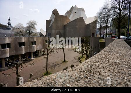 Der Mariendom dans Velbert-Neviges im Frühling. Banque D'Images