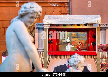 Spectacle de marionnettes sur la Piazza Navona pour le marché de Noël, Rome, Italie Banque D'Images