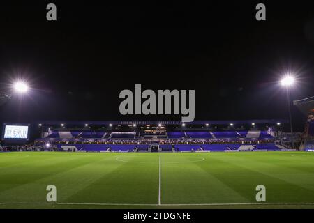 Birmingham, Royaume-Uni. 18 décembre 2023. Une vue générale à l'intérieur de St Andrews, domicile de Birmingham City avant le match de championnat Sky Bet Birmingham City vs Leicester City à St Andrews, Birmingham, Royaume-Uni, le 18 décembre 2023 (photo de Gareth Evans/News Images) à Birmingham, Royaume-Uni le 12/18/2023. (Photo Gareth Evans/News Images/Sipa USA) crédit : SIPA USA/Alamy Live News Banque D'Images