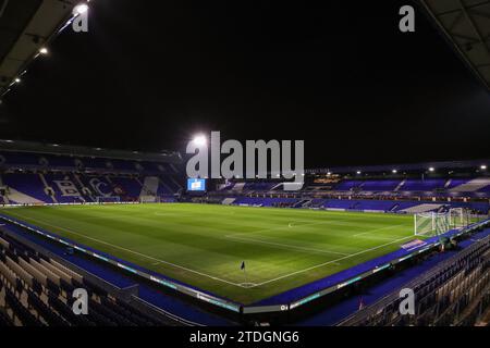 Birmingham, Royaume-Uni. 18 décembre 2023. Une vue générale à l'intérieur de St Andrews, domicile de Birmingham City avant le match de championnat Sky Bet Birmingham City vs Leicester City à St Andrews, Birmingham, Royaume-Uni, le 18 décembre 2023 (photo de Gareth Evans/News Images) à Birmingham, Royaume-Uni le 12/18/2023. (Photo Gareth Evans/News Images/Sipa USA) crédit : SIPA USA/Alamy Live News Banque D'Images