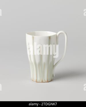 Kop, peint avec le décor de crocus, Meissener Porzellan Manufaktur, 1896 coupe de porcelaine peinte. La tête est peinte en vert et marron. La tête est marquée. Flotteur porcelaine coupe de porcelaine peinte. La tête est peinte en vert et marron. La tête est marquée. Porcelaine flottante Banque D'Images