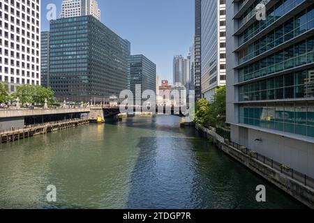 Le pont Adam Street enjambant la rivière Chicago à Chicago, États-Unis, 16 juin 2023 Banque D'Images