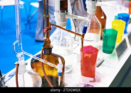 Laboratoire de titrateurs de bouteilles dans l'exposition de magasin Banque D'Images