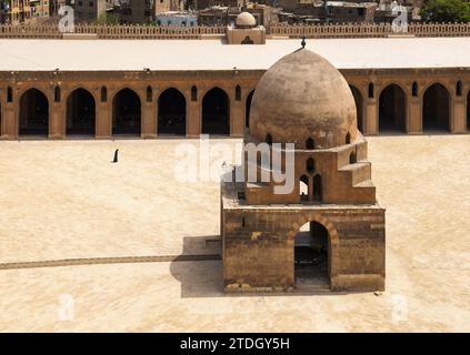 Cour de la mosquée Ibn Tulun au Caire Banque D'Images