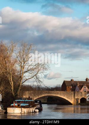 Pont Abingdon construit en 1416, Abingdon-on-Thames, Oxfordshire, Angleterre, Royaume-Uni, GO. Banque D'Images