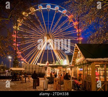 Marché de Noël sur la rue principale, de la gare principale, via Prager Strasse, le Striezelmarkt, le Neumarkt, jusqu'à la rue principale Banque D'Images