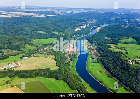 Vue aérienne de Wehlen, l'Elbe a creusé profondément dans le plateau de grès entre Schoena et Pirna. Aujourd'hui, le parc national de la Suisse saxonne Banque D'Images