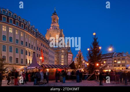 Marché de Noël sur le Neumarkt Banque D'Images