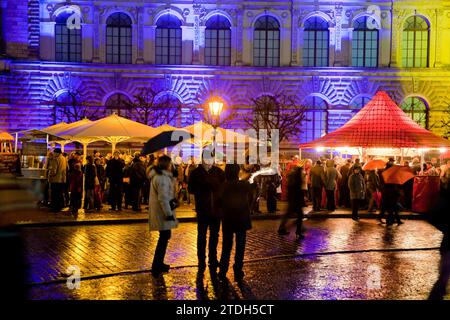 Fête de la Saint-Sylvestre sur la place du théâtre à Dresde Banque D'Images