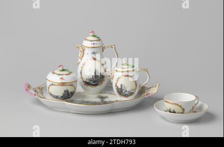 Service de thé et de café (Solitaire) avec un Paysage et fleurs sprays, manufacture royale de porcelaine, c. 1780 thé et café digit (solitaire) de porcelaine, peint en couleurs email et or. La vaisselle se compose d'un plat ou d'une feuille, théière, cafetière, pot à lait, sucrier et une tasse et un plat. Le tout décoré d'un paysage dans un médaillon entouré de branches de fleurs. Marqué avec le sceptre. Porcelaine berlinoise. glaçage. Or (métal) peinture / dorure / vitrification thé et café digit (solitaire) de porcelaine, peint en couleurs email et or. La vaisselle se compose d'un plat ou d'une feuille, théière, coff Banque D'Images