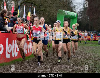 Franziska Drexler et Carolin Hinrichs, d’Allemagne, concourent dans la course féminine U20 aux Championnats d’Europe de cross-country SPAR, Laeken Park en B. Banque D'Images