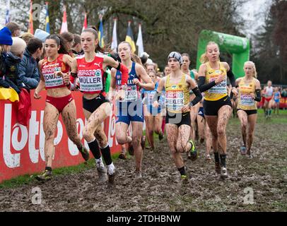 Franziska Drexler et Carolin Hinrichs, d’Allemagne, concourent dans la course féminine U20 aux Championnats d’Europe de cross-country SPAR, Laeken Park en B. Banque D'Images