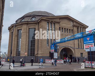 Le bâtiment de l'entrée nord du vieux tunnel de l'Elbe, Hambourg, Allemagne. Banque D'Images