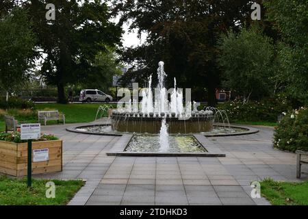 La fontaine d'eau du Jubilé de diamant près du château de Windsor par temps nuageux Banque D'Images