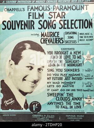 Compilation de partitions Vintage Chappell’s Famous-Paramount film Star souvenir Song Selection, featuring Maurice Chevalier, publiée par Chappell & Co. Ltd., Londres, c.1930s. Inclut des succès populaires de Chevalier tels que You Braid a New Kind of Love to me, Livin’ in the Sunlight, Lovin’ in the Moonlight, Sing, You Sinners, Let’s Go Native et Sweepin’ the Clouds Away. Illustré d’un portrait souriant de Maurice Chevalier, chanteur français emblématique et star de Paramount Pictures. Banque D'Images