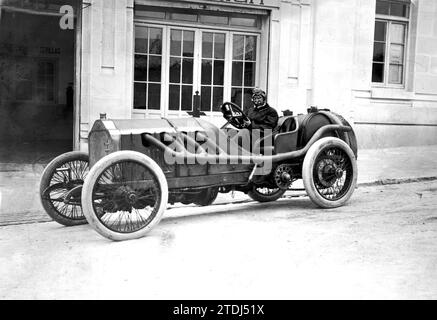 Navacerrada (Madrid), mai 1914. Compétition automobile à Navacerrada. Dans l'image, l'une des voitures participantes, une Lorraine Dietrich 4 cylindres, 155 X 200 ; le pilote, le Marquis d'Aulencia. Crédit : Album / Archivo ABC / José Zegri Banque D'Images