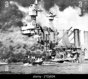 12/06/1941. La marine impériale japonaise attaqua, sans déclaration de guerre préalable, le port de Pearl Harbor. 13 navires et 188 avions détruits et 2 403 militaires et 63 civils morts c'est le reste de l'attaque qui marque l'entrée des États-Unis dans la guerre et le début des hostilités dans le Pacifique. Crédit : Album / Archivo ABC Banque D'Images