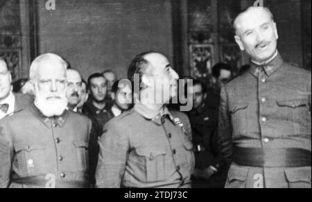 09/30/1936. Le général Francisco Franco à Burgos accompagné du général Miguel Cabanellas et du chef général de l'armée du Sud, Gonzalo Queipo de Llano. Crédit : Album / Archivo ABC Banque D'Images