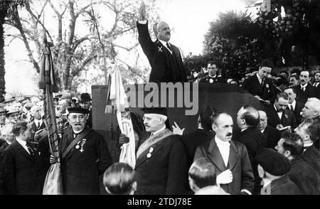 05/01/1921. Bilbao. La fête du 2 mai. Le comte de Romanones (X) prononçant un discours devant le panthéon des Martyrs de la liberté. Crédit : Album / Archivo ABC / Espiga Banque D'Images