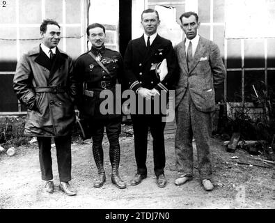 09/30/1926. NY. À l'aérodrome Roosevelt. La catastrophe aérienne "New York-Paris". 2.- les membres de l'équipage, de gauche à droite : l'opérateur radio français clavier, décédé carbonisé ; le capitaine Fonck, le lieutenant Curtin de la marine américaine et le mécanicien russe Islamoff, lui aussi brûlé vif. Crédit : Album / Archivo ABC / Vidal Banque D'Images