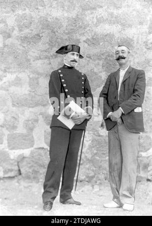 12/31/1905. L'infanticide de Colmenar de Oreja. Le lieutenant de la garde civile M. Álvarez, et le juge municipal de Villarejo de Salvanes. Crédit : Album / Archivo ABC Banque D'Images