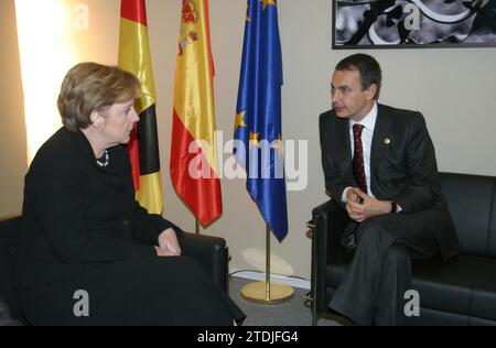 11/26/2005. Barcelone, 11/27/05.- Sommet euroméditerranéen, cordonnier avec la chancelière de la République d'Allemagne, Mme Angela Merkel..FTOS.Elena Carreras....Archdc. Crédit : Album / Archivo ABC / Elena Carreras Banque D'Images