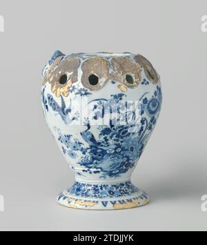 Vase inférieur d'un porte-fleurs, anonyme, c. 1680 - c. 1700 vase inférieur du porte-fleurs de faïence peinte en bleu. Faïence Delft. glaçure d'étain. Vase inférieur du porte-fleur de faïence peinte en bleu. Faïence Delft. glaçure d'étain. Banque D'Images