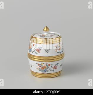 Pot de moutarde en forme de tonneau, anonyme, c. 1740 - c. 1765 pot de moutarde (A) avec couvercle (B) en forme d'une tonne multicolore peinte avec des branches de fleurs. Delft . Pot à moutarde (A) avec couvercle (B) sous la forme d'une tonne multicolore peinte avec des branches de fleurs. Delft . Banque D'Images