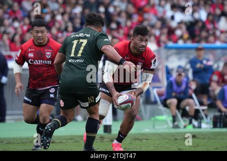 Amanaki Lelei Mafi des Canon Eagles lors du match de la Japan Rugby League One 2023-24 entre Yokohama Canon Eagles et Toyota Verblitz au Nissan Stadium de Yokohama, Japon, le 16 décembre 2023. Crédit : AFLO/Alamy Live News Banque D'Images