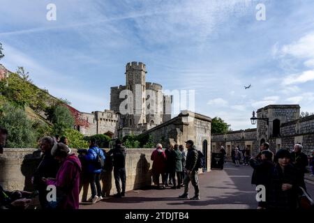 Windsor, Royaume-Uni, 16 octobre 2023 : promenade touristique à Windsor. C'est la célèbre ville historique du Royaume-Uni Banque D'Images